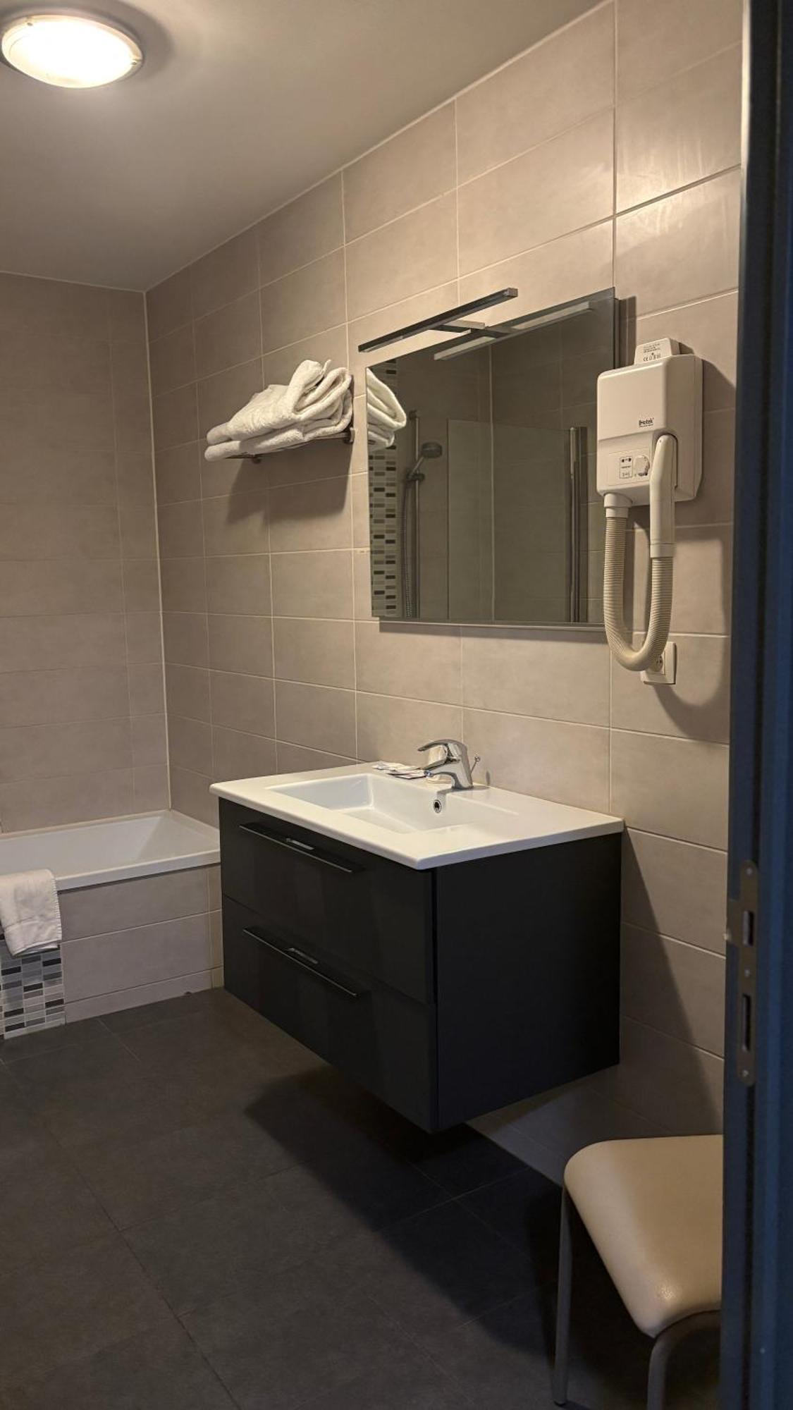 Hotel La Louve La Louviere Luaran gambar