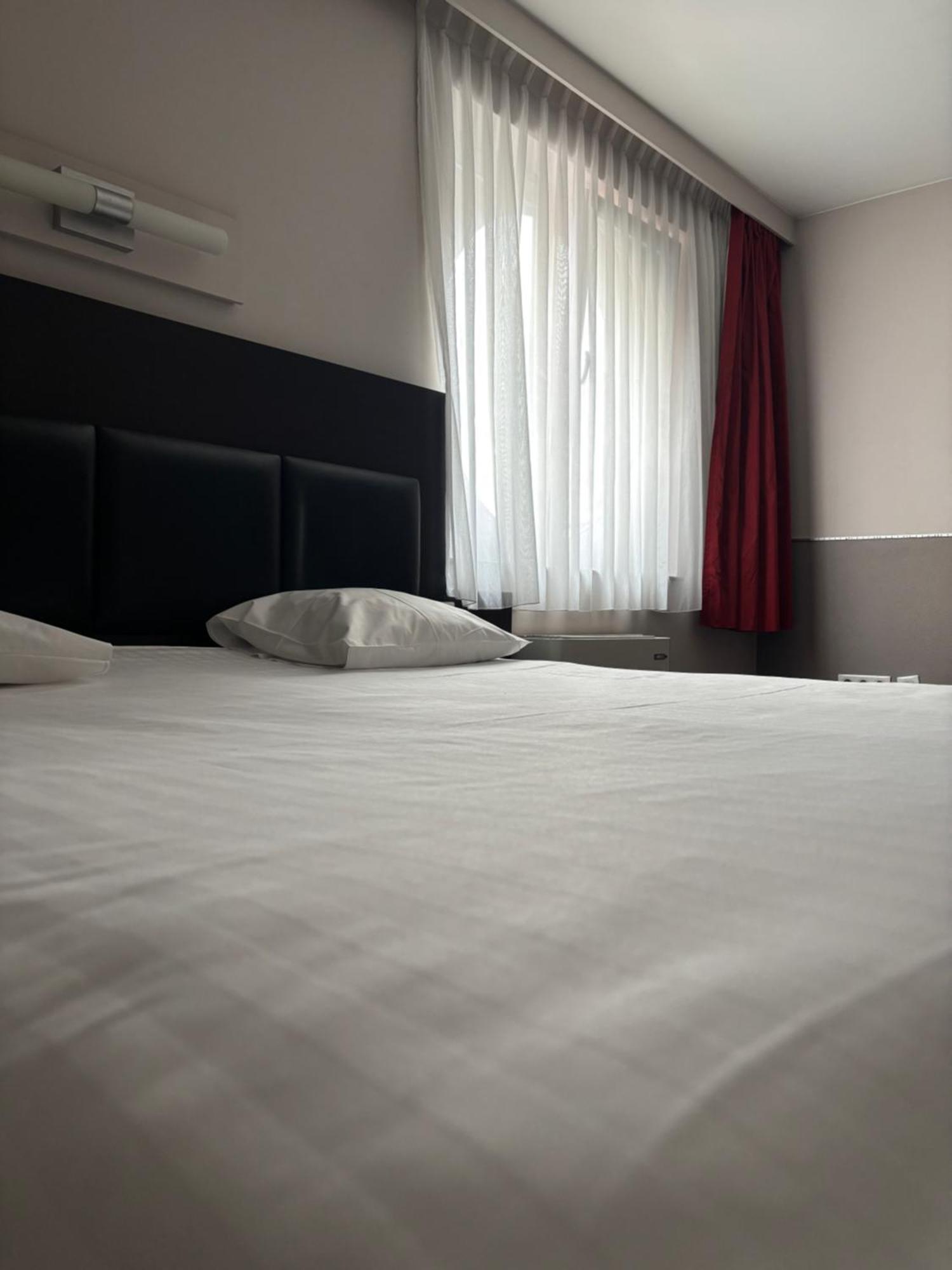 Hotel La Louve La Louviere Luaran gambar