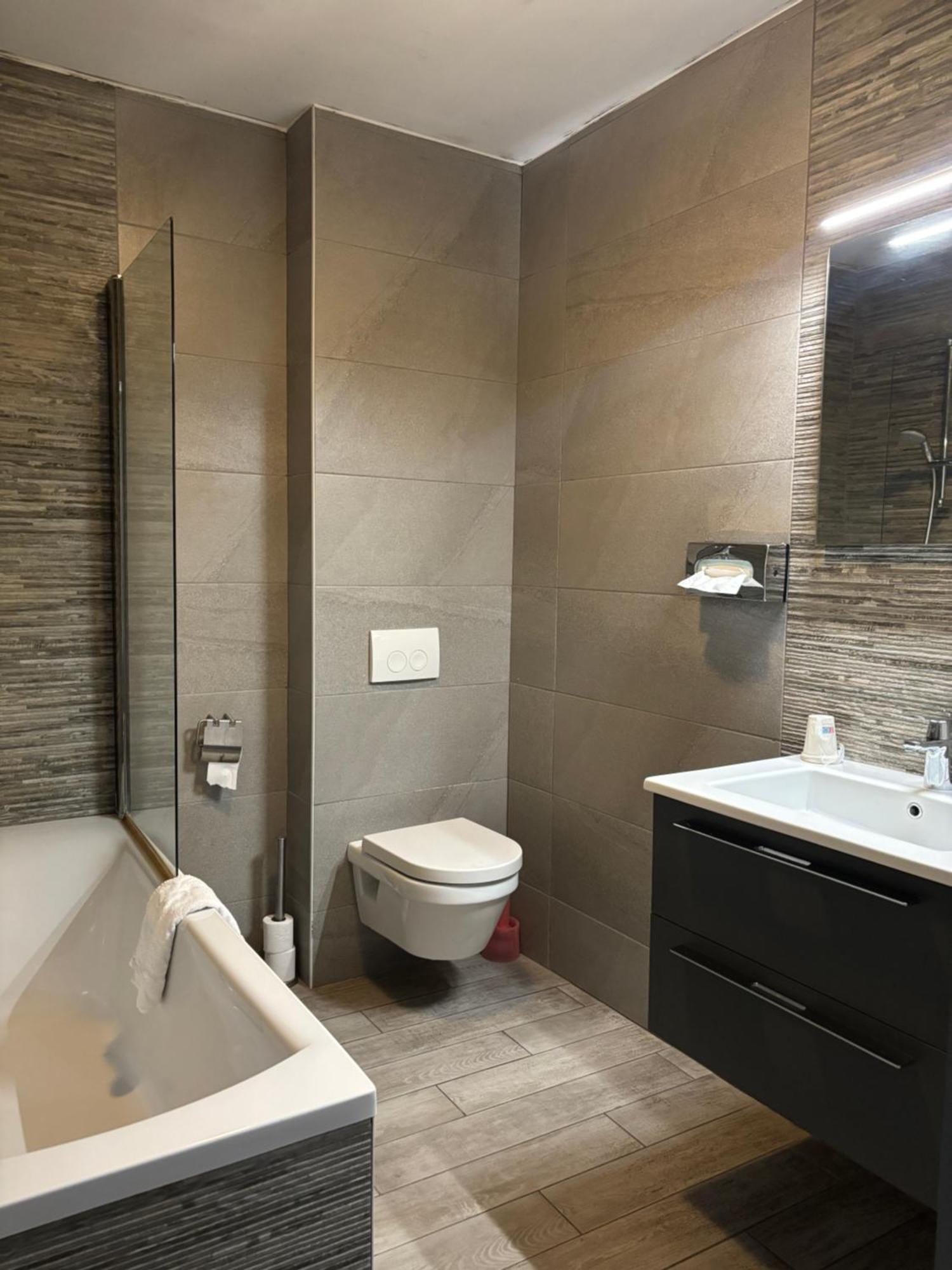Hotel La Louve La Louviere Luaran gambar